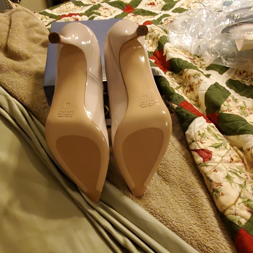 SHOES - Picture 5 of 7